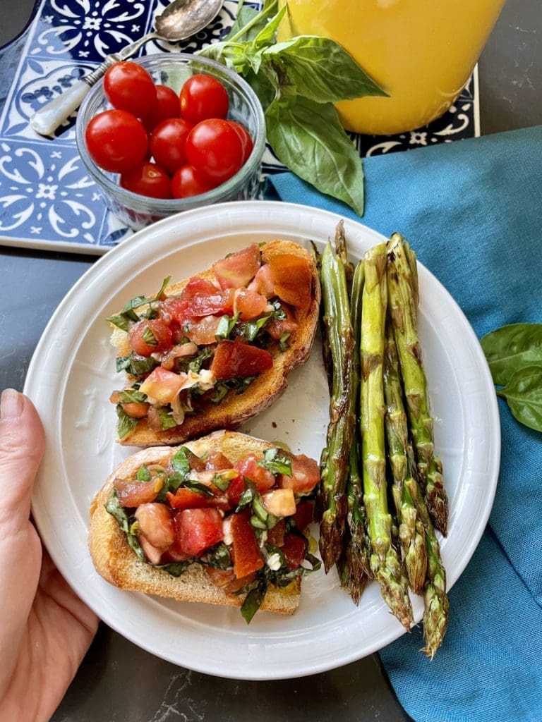 tomato bruschetta with asparagus