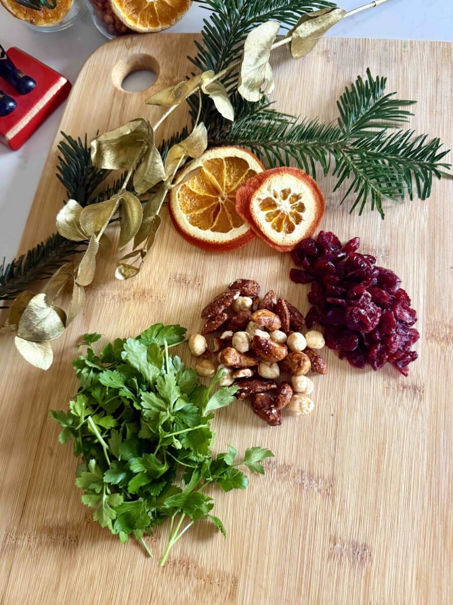 ingredients: parsley, caramelised nuts and dried cranberries
